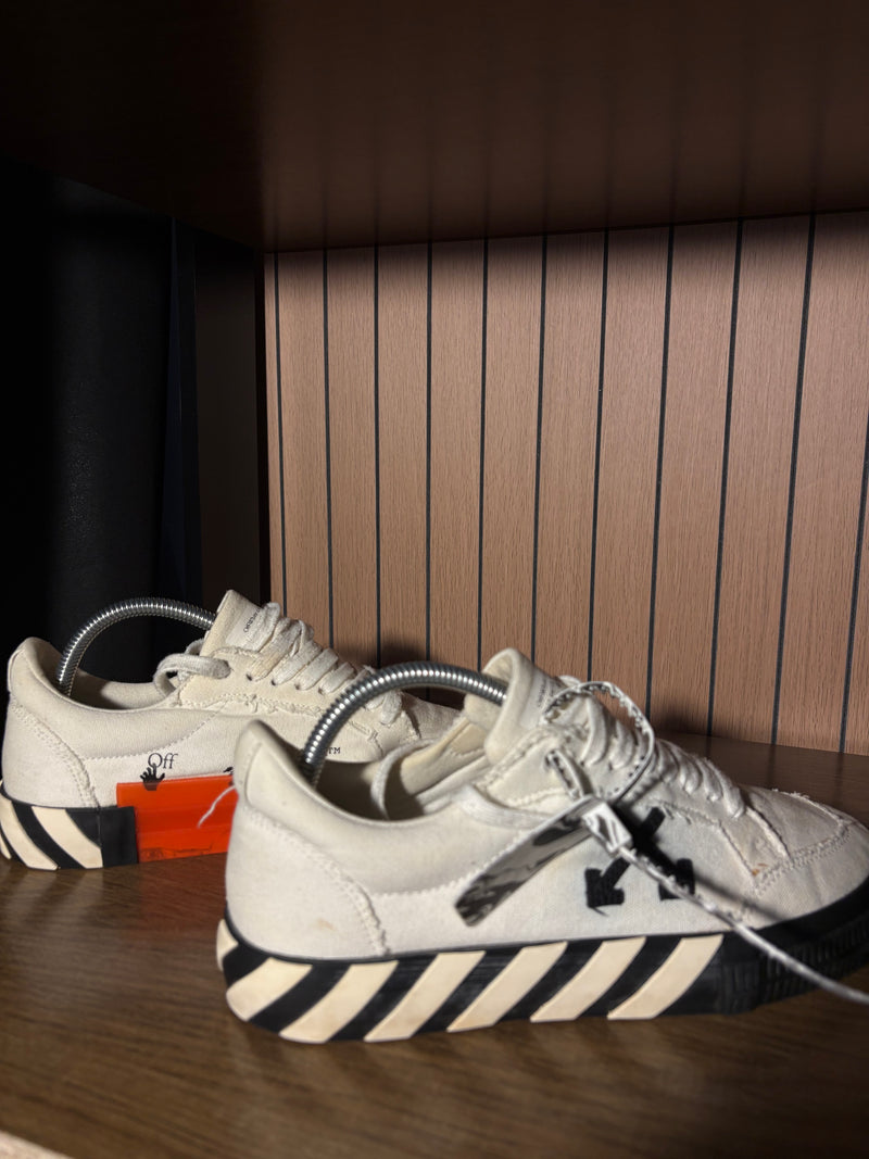 OFF WHITE